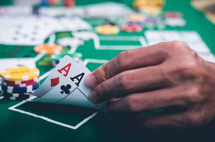 Mánh khóe giúp bạn có thể giành chiến thắng khi chơi Poker - Hình 1