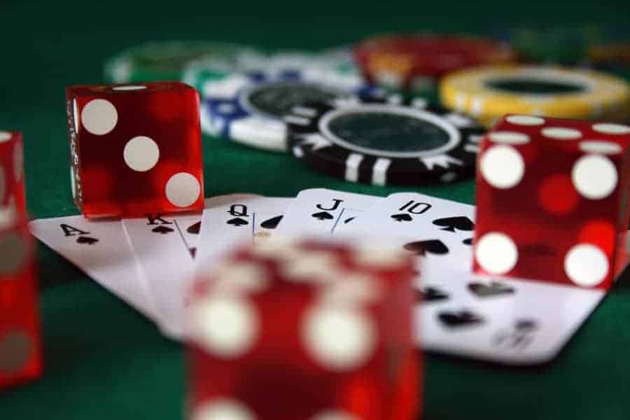 Những sai lầm mà bạn không nên mắc phải khi chơi Poker - Hình 1
