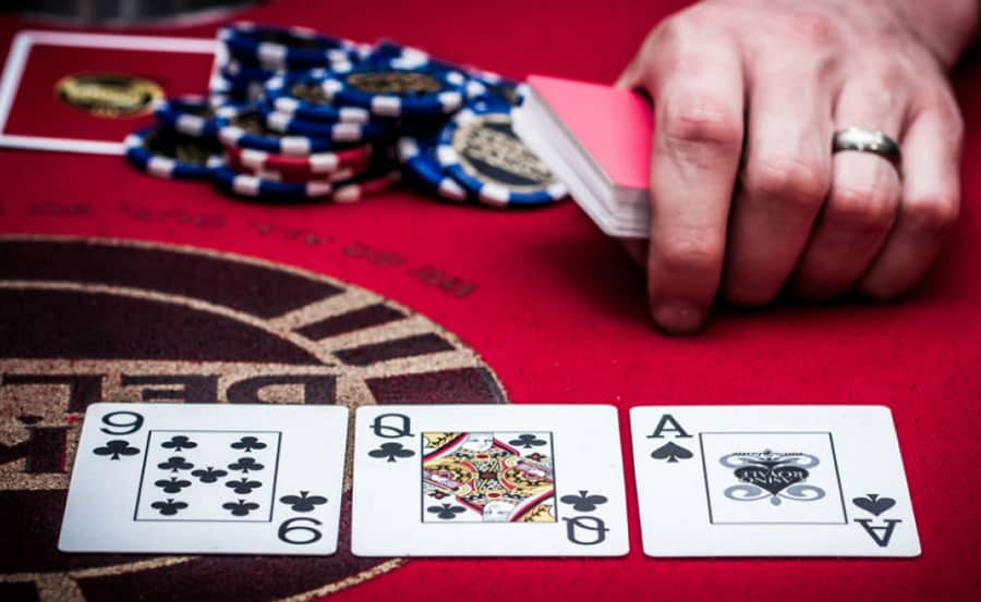 Lý do bạn nên thua trong Poker trực tuyến