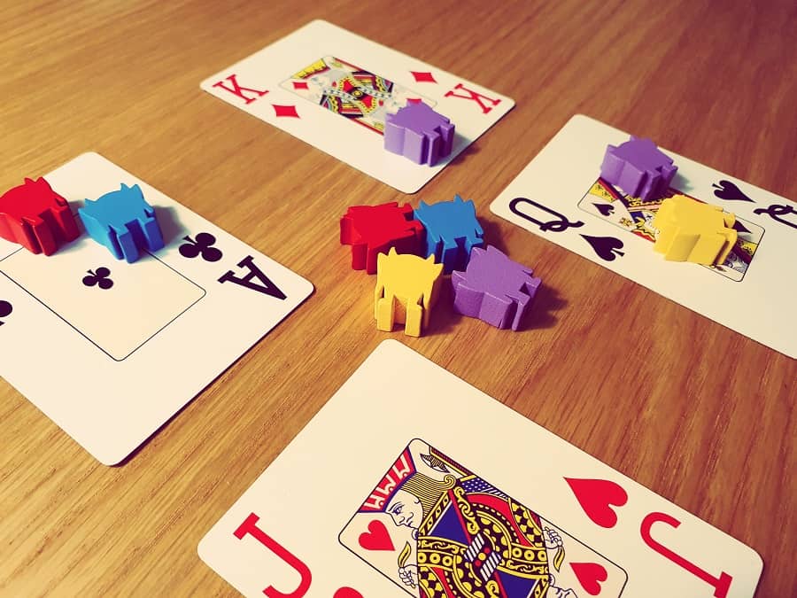 Phổ biến những hình thức chơi cơ bản của tựa bài Poker?