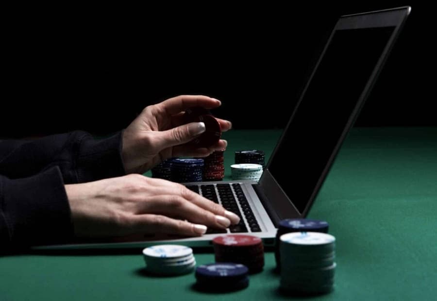Tìm hiểu về những sai lầm khiến bạn cực kỳ dễ mất tiền trong bài Poker