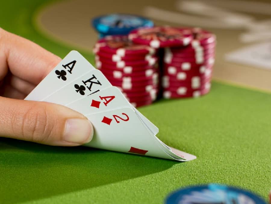 Chiến thắng đối thủ đơn giản nếu chơi Poker với một số mẹo cược sau