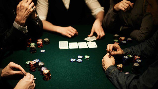 Bí quyết giúp bạn bỏ tiền ra đặt cược Poker không sợ thua lỗ quá nhiều